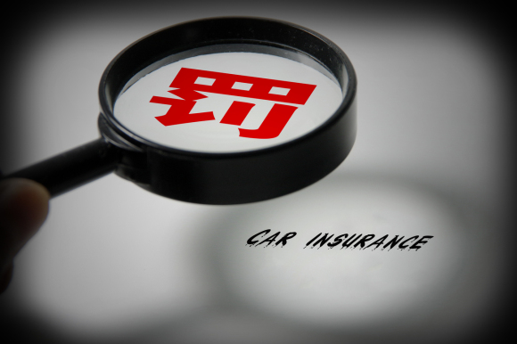 女子被男友控制，辦證時寫紙條求助“救命”，其男友已被刑拘